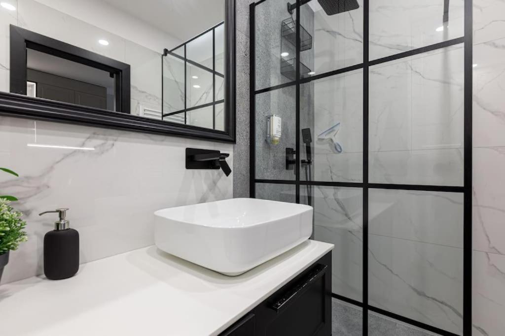 Golden - Great Location - Cozy And Bright&janapawla19 Apartmán *